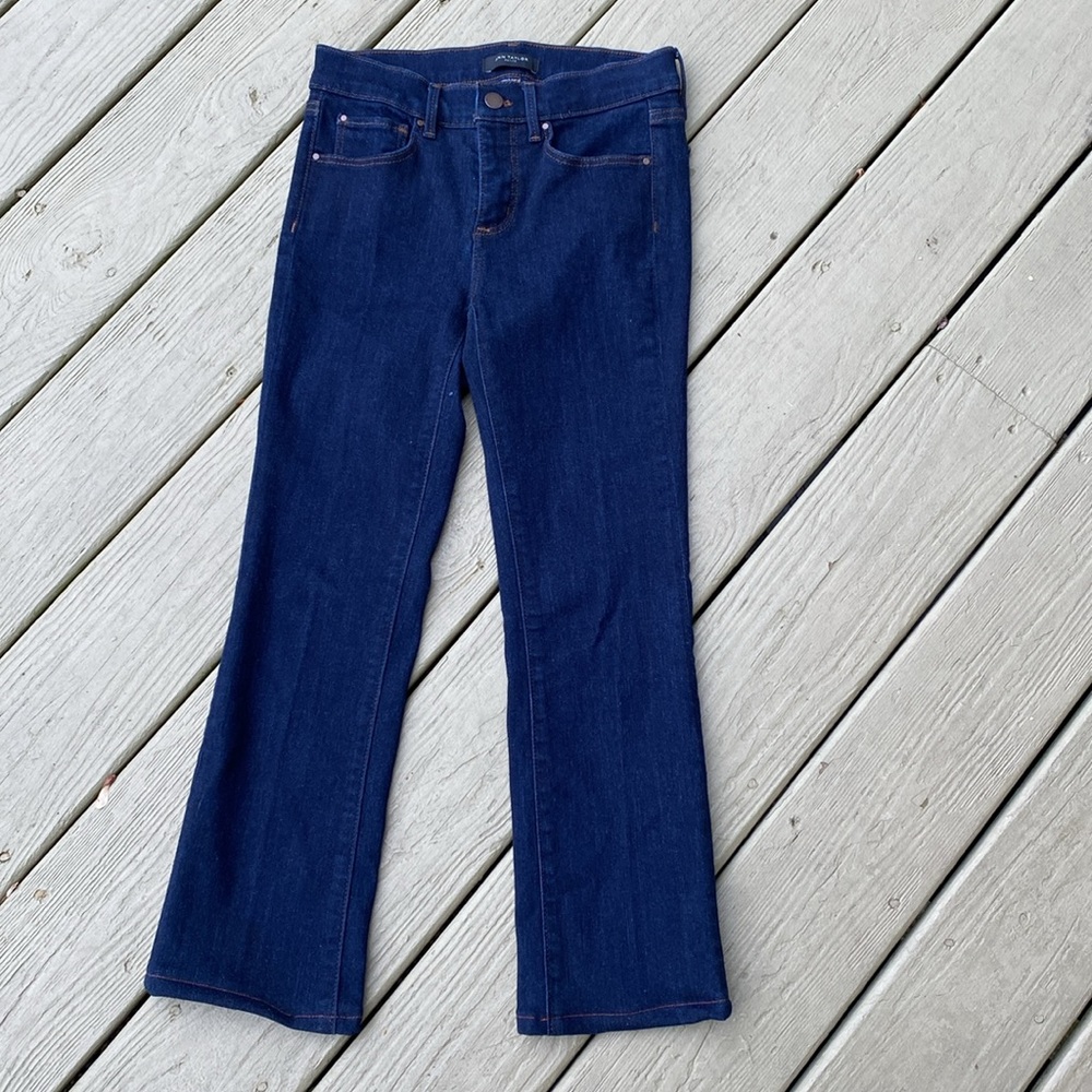 Ann Taylor - Woman’s dark denim (the slim boot) low rise crop jeans, Size: 0P